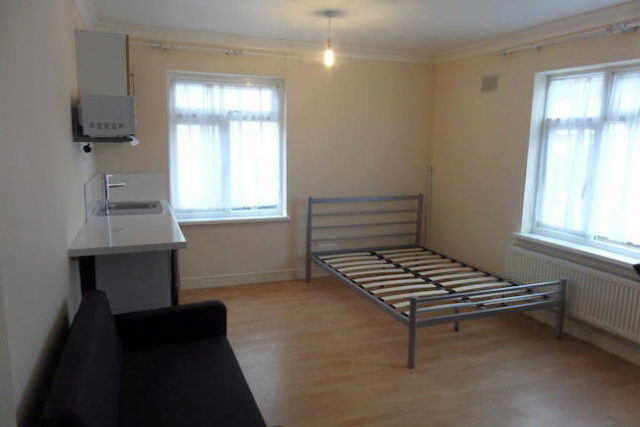  Image of Studio flat to rent in Sixth Avenue Hayes UB3 at Sixth Avenue, Hayes UB3