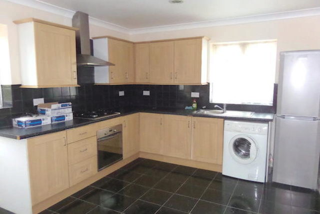  Image of Studio flat to rent in Sixth Avenue Hayes UB3 at Sixth Avenue, Hayes UB3