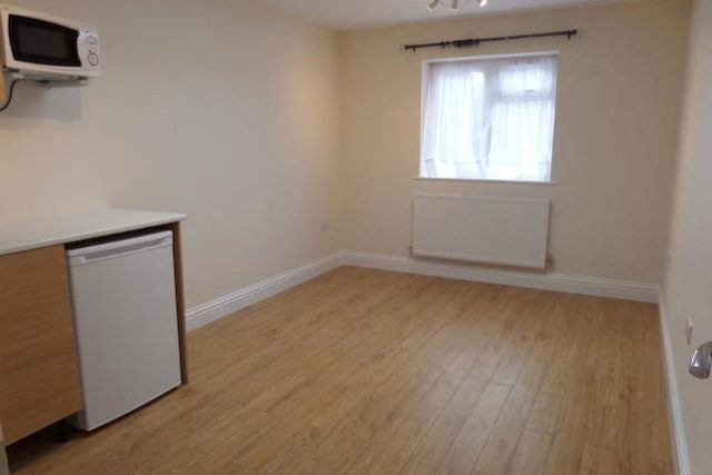  Image of Studio flat to rent in Sixth Avenue Hayes UB3 at Sixth Avenue, Hayes UB3