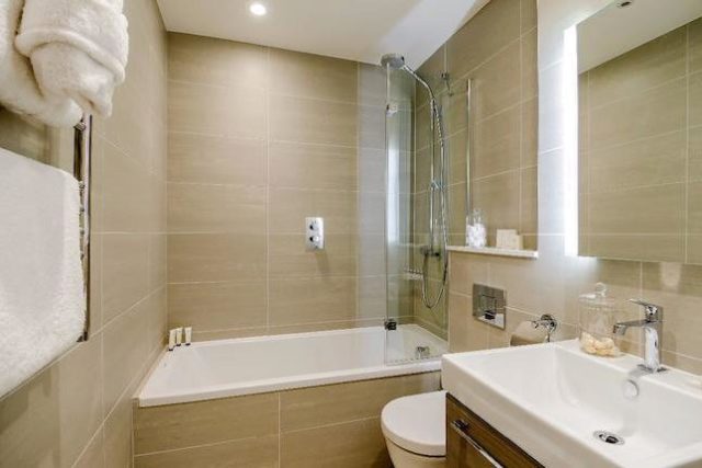  Image of 1 bedroom Flat to rent in Ashburn Gardens London SW7 at Ashburn Gardems, South Kensington, London SW7
