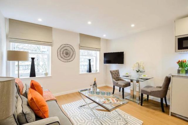  Image of 1 bedroom Flat to rent in Ashburn Gardens London SW7 at Ashburn Gardems, South Kensington, London SW7