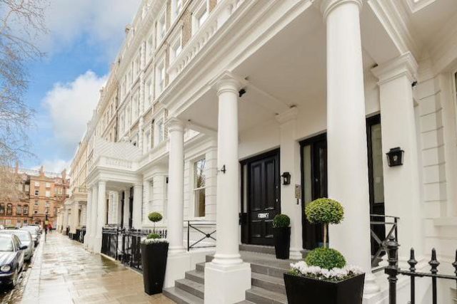  Image of 1 bedroom Flat to rent in Ashburn Gardens London SW7 at Ashburn Gardems, South Kensington, London SW7