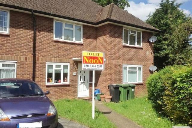  Image of 2 bedroom Maisonette to rent in Collier Close Epsom KT19 at Collier Close, West Ewell, Epsom KT19