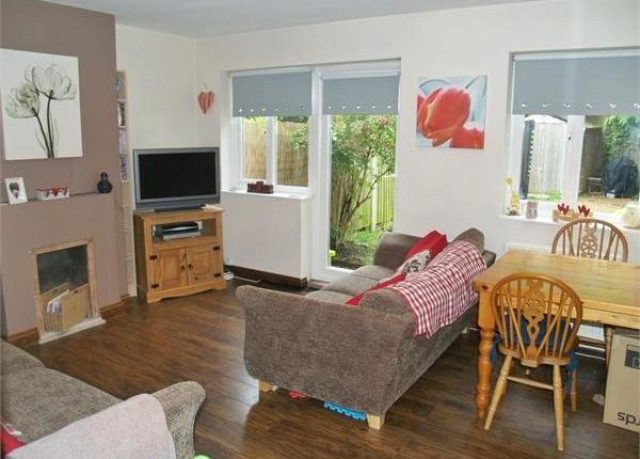  Image of 2 bedroom Maisonette to rent in Collier Close Epsom KT19 at Collier Close, West Ewell, Epsom KT19