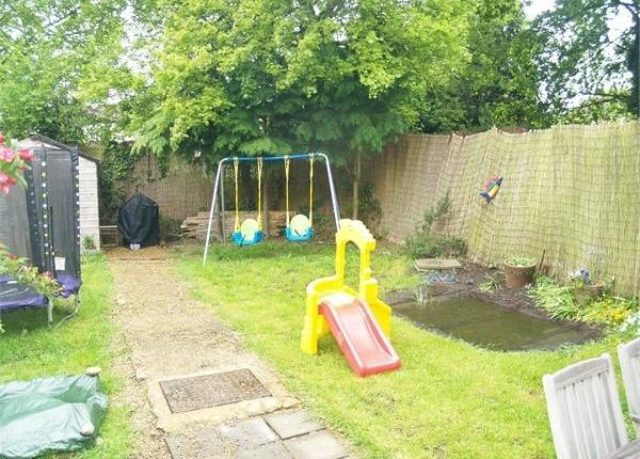  Image of 2 bedroom Maisonette to rent in Collier Close Epsom KT19 at Collier Close, West Ewell, Epsom KT19