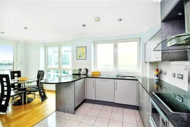  Image of 3 bedroom Flat to rent in St. George Wharf London SW8 at Bridge House, St. George Wharf, Nine Elms, London SW8
