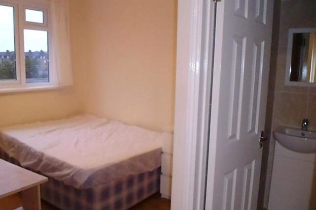  Image of 4 bedroom Duplex to rent in Cooks Road London SE17 at Cooks Road, Kennington/Oval SE17