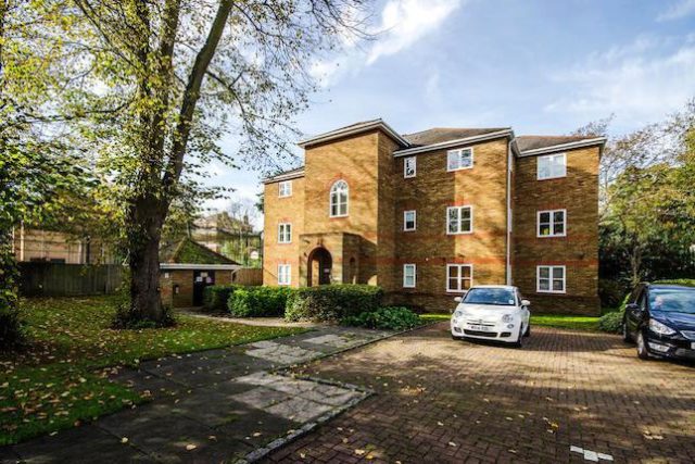  Image of 1 bedroom Flat to rent in Manning Place Richmond TW10 at Manning Place, Richmond TW10