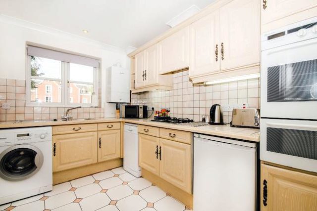  Image of 1 bedroom Flat to rent in Manning Place Richmond TW10 at Manning Place, Richmond TW10