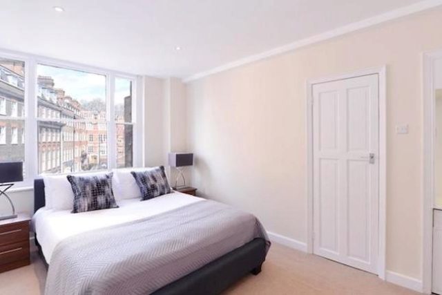  Image of 1 bedroom Flat to rent in Hill Street London W1J at Hill Street, London W1J