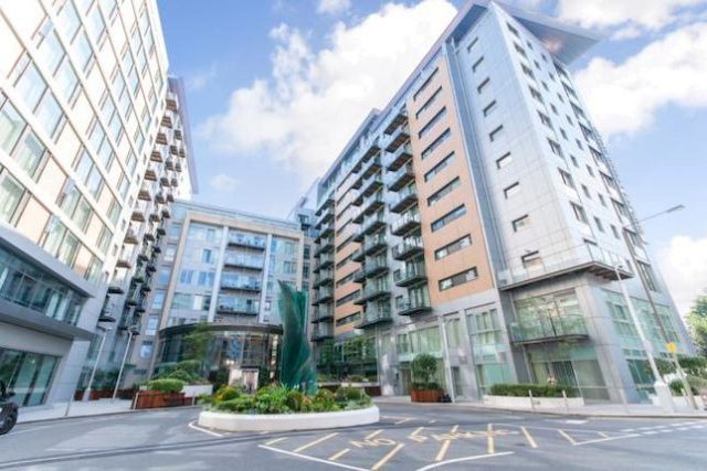  Image of 1 bedroom Flat to rent in Queenstown Road London SW8 at Queenstown Road, London SW8