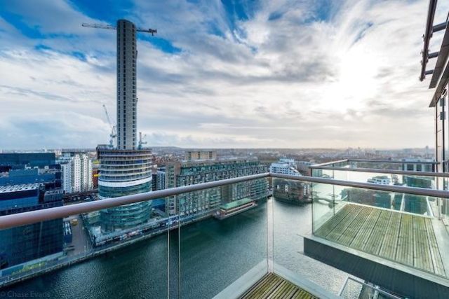 Image of 2 bedroom Flat to rent in Millharbour London E14 at Millharbour, London E14