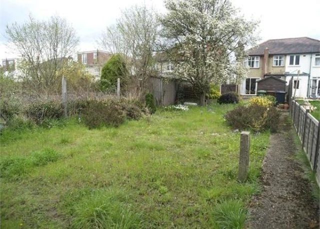  Image of 3 bedroom Semi-Detached house for sale in Station Avenue Ewell Epsom KT19 at Station Avenue, West Ewell, Epsom KT19