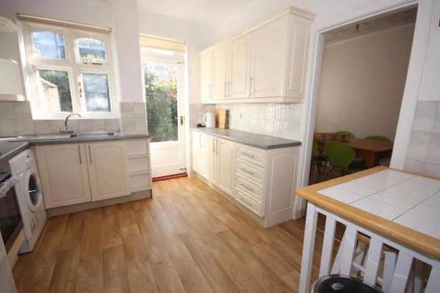  Image of 3 bedroom Semi-Detached house to rent in Parsonage Street London E14 at Parsonage Street, Canary Wharf E14