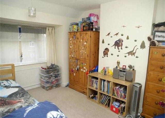  Image of 3 bedroom Terraced house for sale in Eastcroft Road Ewell Epsom KT19 at Eastcroft Road, West Ewell, Epsom KT19