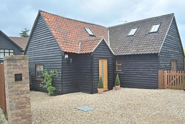  Image of 4 bedroom Detached house for sale in Loxwood Close Orpington BR5 at Loxwood Close, Orpington BR5