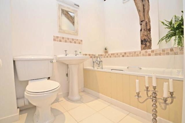  Image of 4 bedroom Detached house for sale in Loxwood Close Orpington BR5 at Loxwood Close, Orpington BR5