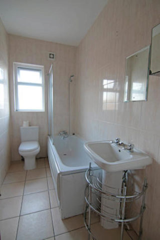 Image of 4 bedroom Duplex to rent in Nunhead Lane London SE15 at Nunhead Lane, Nunhead SE15