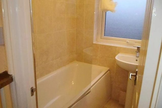  Image of 4 bedroom Duplex to rent in Cooks Road London SE17 at Cooks Road, Kennington/Oval SE17