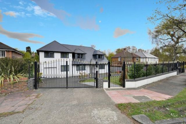  Image of 6 bedroom Detached house for sale in Stone Road Bromley BR2 at Stone Road, Bromley BR2