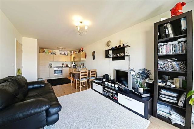  Image of 1 bedroom Flat for sale in Heritage Avenue London NW9 at Heritage Avenue, Colindale, London NW9