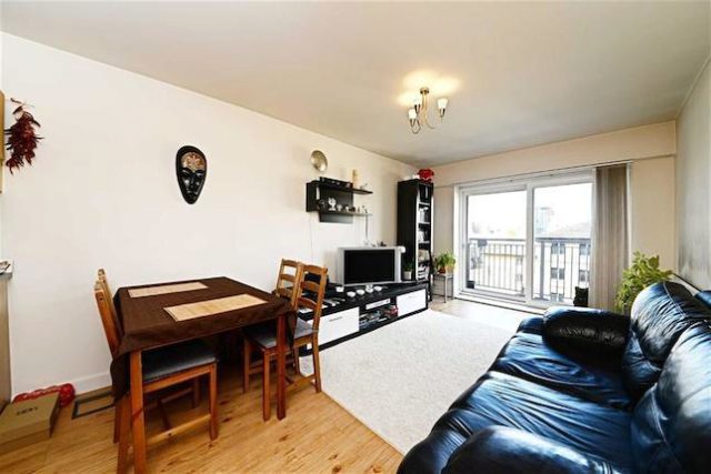  Image of 1 bedroom Flat for sale in Heritage Avenue London NW9 at Heritage Avenue, Colindale, London NW9