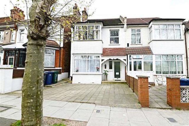  Image of 1 bedroom Flat to rent in Dallas Road London NW4 at Dallas Road, Hendon, London NW4