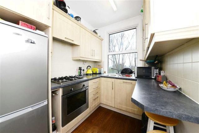  Image of 1 bedroom Flat to rent in Dallas Road London NW4 at Dallas Road, Hendon, London NW4