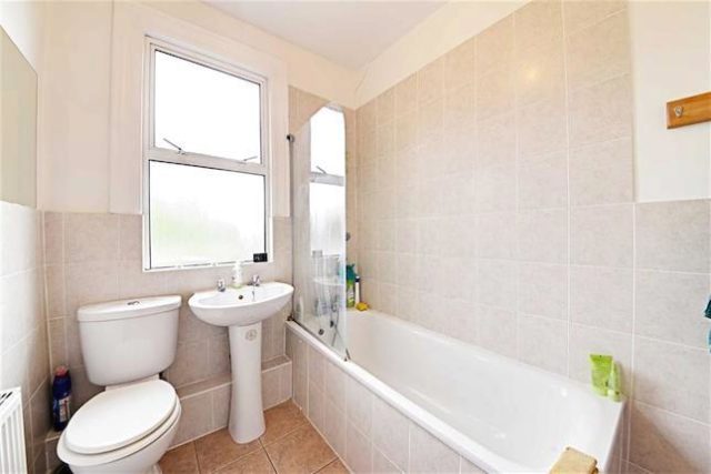  Image of 1 bedroom Flat to rent in Dallas Road London NW4 at Dallas Road, Hendon, London NW4