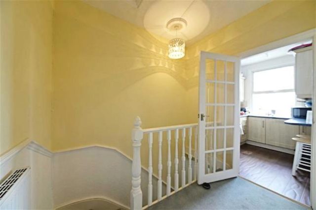  Image of 1 bedroom Flat to rent in Dallas Road London NW4 at Dallas Road, Hendon, London NW4