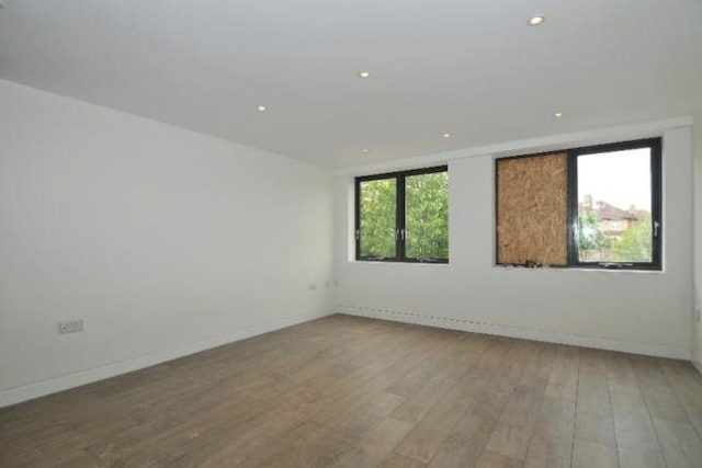  Image of 1 bedroom Flat to rent in Ladysmith Road Enfield EN1 at Ladysmith Road, Enfield, London EN1
