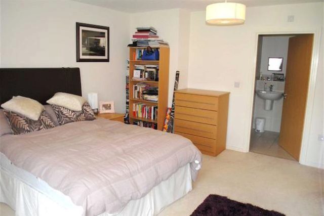  Image of 2 bedroom Flat to rent in Thirleby Road London NW7 at Thirleby Road, Mill Hill, London NW7
