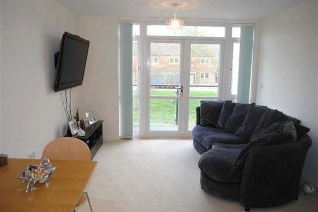  Image of 2 bedroom Flat to rent in Thirleby Road London NW7 at Thirleby Road, Mill Hill, London NW7