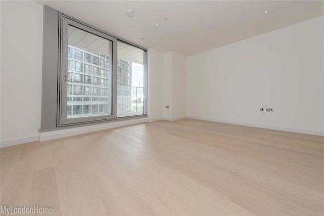  Image of 2 bedroom Flat to rent in Fairmont Avenue London E14 at Charrington Tower, Canary Wharf, London E14