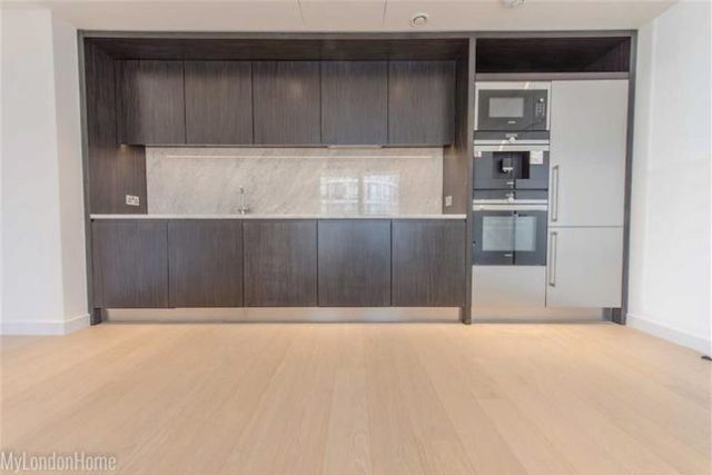  Image of 2 bedroom Flat to rent in Fairmont Avenue London E14 at Charrington Tower, Canary Wharf, London E14