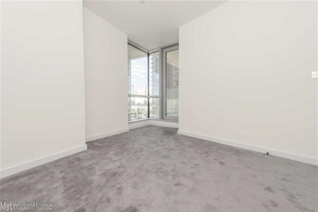  Image of 2 bedroom Flat to rent in Fairmont Avenue London E14 at Charrington Tower, Canary Wharf, London E14