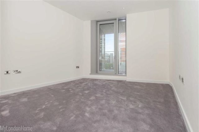  Image of 2 bedroom Flat to rent in Fairmont Avenue London E14 at Charrington Tower, Canary Wharf, London E14