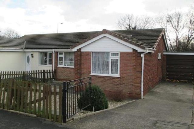  Image of 2 bedroom Semi-Detached Bungalow to rent in School Road South Killingholme Immingham DN40 at School Road, South Killingholme, Immingham DN40