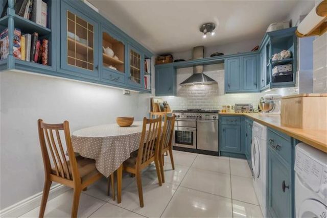  Image of 3 bedroom Flat to rent in Ebury Bridge Road London SW1W at Cheylesmore House, Ebury Bridge Road, Chelsea, London SW1W