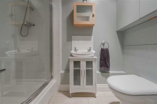  Image of 3 bedroom Flat to rent in Ebury Bridge Road London SW1W at Cheylesmore House, Ebury Bridge Road, Chelsea, London SW1W
