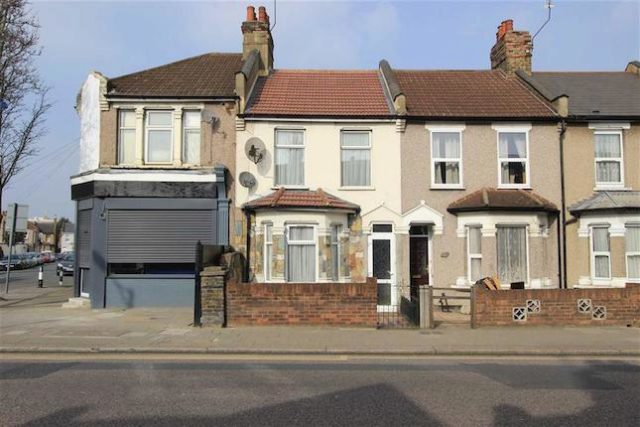 Image of 3 bedroom Property to rent in Green Lane Ilford IG1 at Green Lane, Ilford, Essex IG1