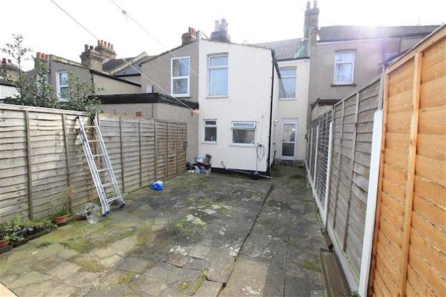  Image of 3 bedroom Property to rent in Green Lane Ilford IG1 at Green Lane, Ilford, Essex IG1