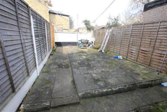  Image of 3 bedroom Property to rent in Green Lane Ilford IG1 at Green Lane, Ilford, Essex IG1