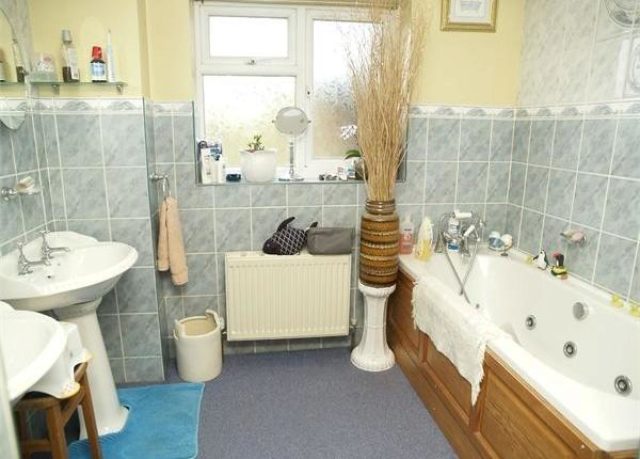  Image of 3 bedroom Semi-Detached house for sale in Ewell by Pass Ewell Epsom KT17 at Ewell By Pass, Ewell, Epsom KT17