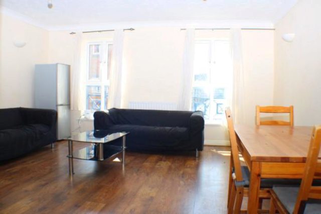  Image of 4 bedroom Semi-Detached house to rent in Ambassador Square London E14 at Ambassador Square, Docklands E14, Canary Whar, Isle Of Dogs,