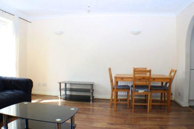  Image of 4 bedroom Semi-Detached house to rent in Ambassador Square London E14 at Ambassador Square, Docklands E14, Canary Whar, Isle Of Dogs,