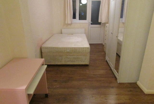  Image of 4 bedroom Semi-Detached house to rent in Ambassador Square London E14 at Ambassador Square, Docklands E14, Canary Whar, Isle Of Dogs,