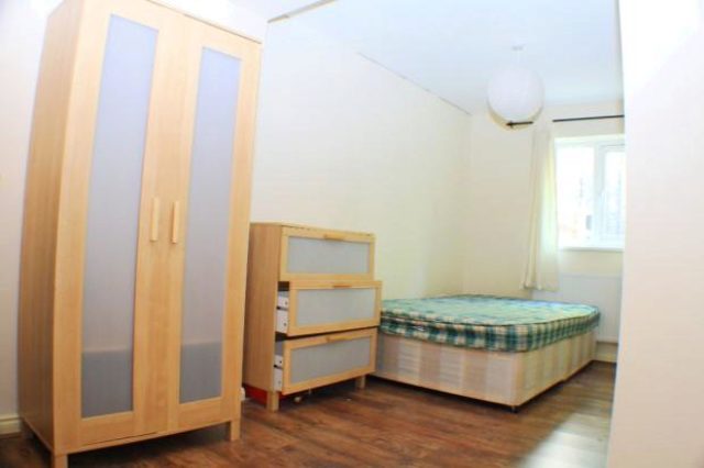  Image of 4 bedroom Semi-Detached house to rent in Ambassador Square London E14 at Ambassador Square, Docklands E14, Canary Whar, Isle Of Dogs,