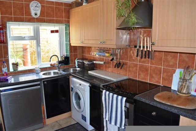  Image of 1 bedroom Room to rent in Queensland Road Southbourne Bournemouth BH5 at Queensland Road, Southbourne, Bournemouth BH5