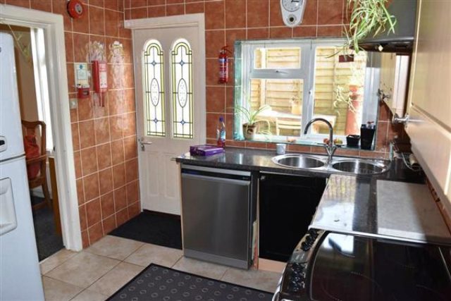  Image of 1 bedroom Room to rent in Queensland Road Southbourne Bournemouth BH5 at Queensland Road, Southbourne, Bournemouth BH5